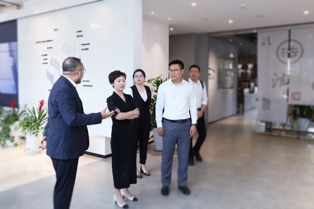 动态 | 重庆市渝中区副区长高琳一行莅临中联成都参观调研